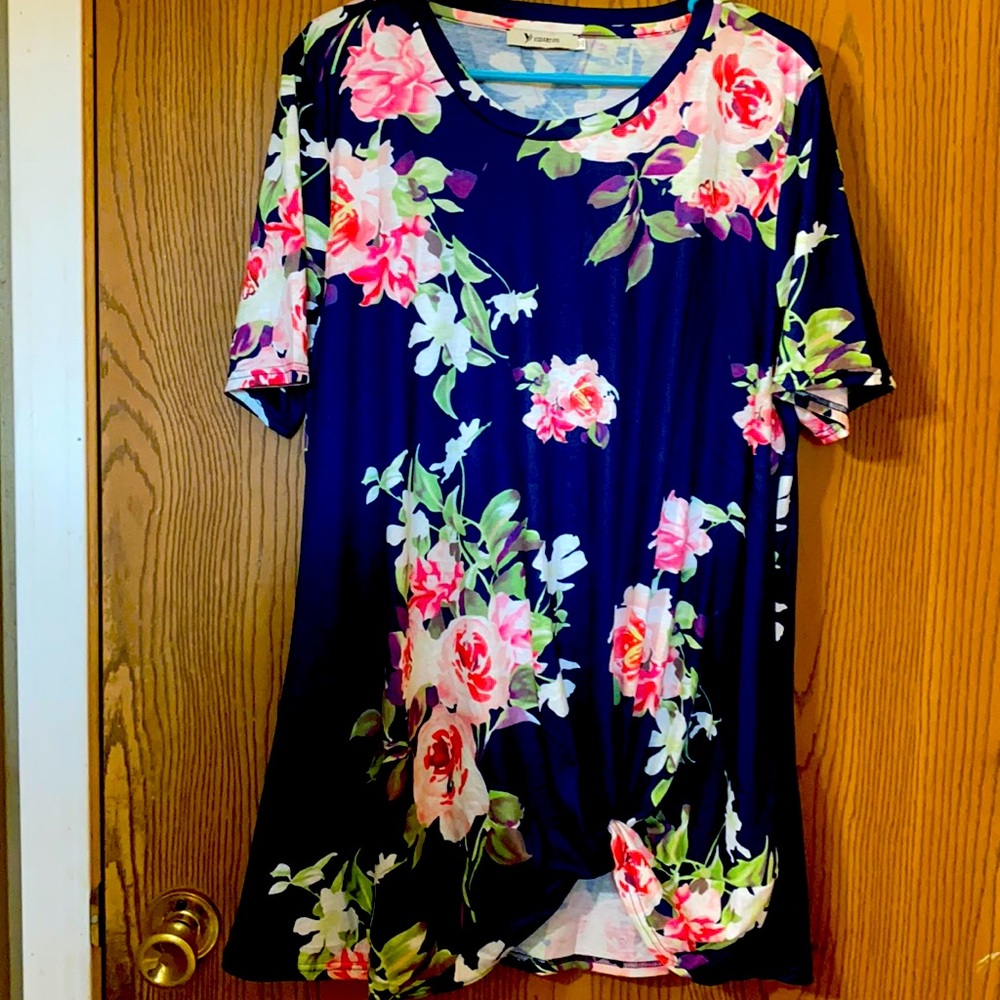 Sz 2X women’s casual shirt. NWOT
